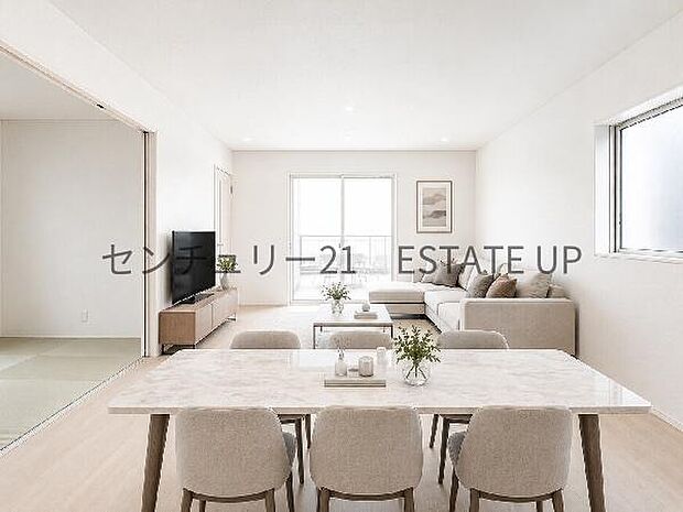 【リビング】広々としたリビング空間で、家族団らんや来客時にもゆったり過ごせる心地よい空間。※ホームステージングしているイメージ図です。