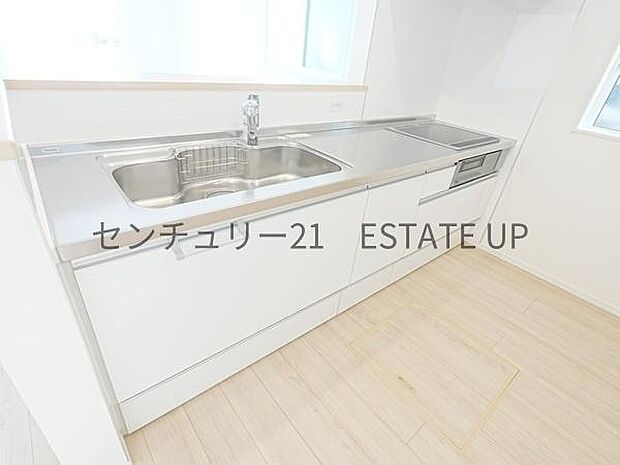 【キッチン】解放感に優れているキッチン♪床下収納もあります。