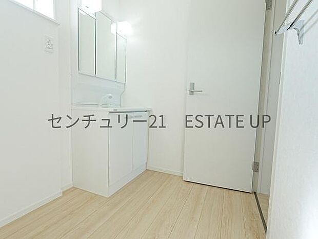【洗面台・洗面所】スペースの広い洗面所が特徴♪