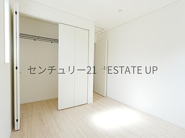 【洋室】クローゼットがあるのですぐに着替えができ便利です♪