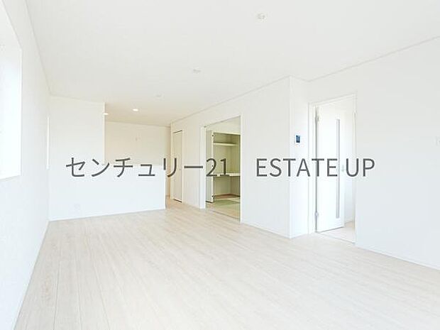 【リビング】お好きにアレンジして家具を置き、ご家族で安らげる癒しの空間をお作りいただけます。