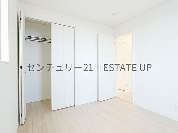 【洋室】クローゼットがあるのですぐに着替えができ便利です♪
