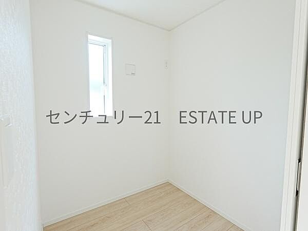 【収納】2帖の収納。小部屋としても収納としても多様にご使用できます。