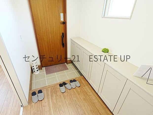 【玄関】シューズボックスがある玄関です。