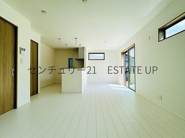 【リビング】お好きなインテリアなどを飾って、ご家族で安らげる癒しの空間をお作りいただけます。