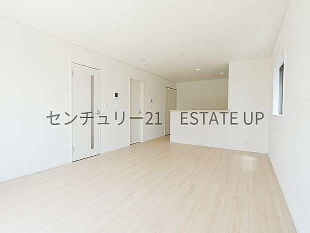 【リビング】お好きにアレンジして家具を置き、ご家族で安らげる癒しの空間をお作りいただけます。