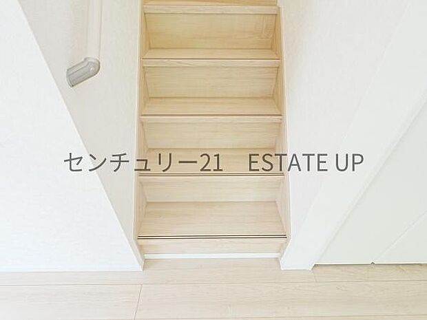 【階段】リビング階段なので家族のコミュニケーションが増えますね。