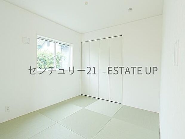 【和室】リビングに和室があり、来客室にも、思い切りお子様が遊べるキッズスペースにもお昼寝スペースにも多様に使用できます!