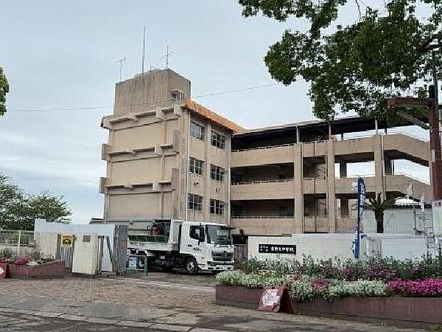 鹿児島市立吉野東中学校まで1434m、吉野東中学校では、校訓「自主・協調・鍛錬」を大切にしています。