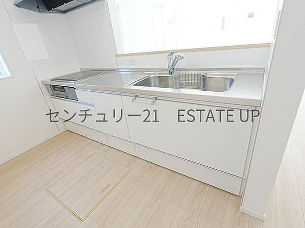 【キッチン】解放感に優れているキッチン♪床下収納もあります。