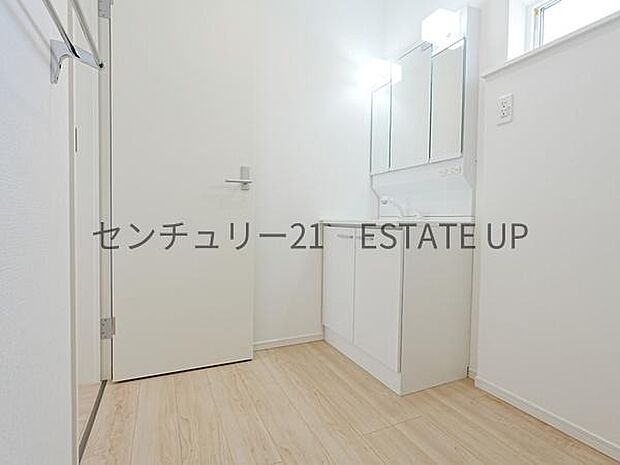 【洗面台・洗面所】スペースの広い洗面所が特徴♪