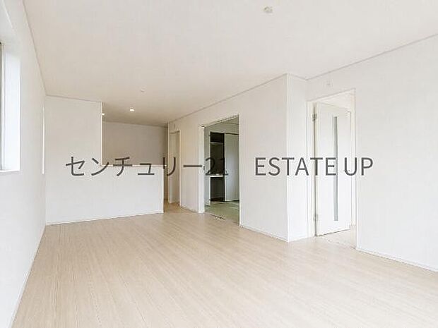 【リビング】お好きにアレンジして家具を置き、ご家族で安らげる癒しの空間をお作りいただけます。