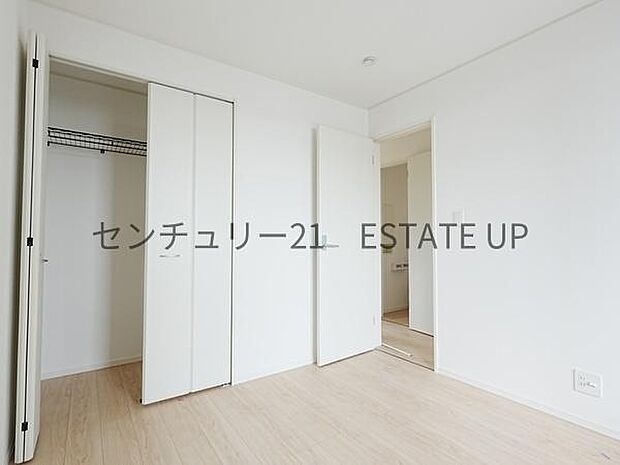【洋室】クローゼットがあるのですぐに着替えができ便利です♪