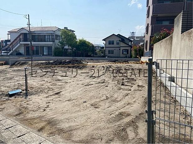 【完成前外観】