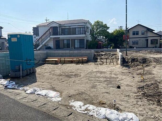 【完成前外観】