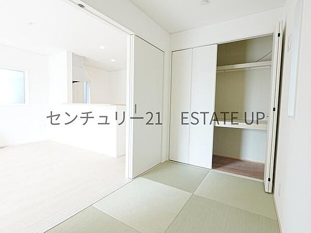 【和室】リビングに和室があり、来客室にも、思い切りお子様が遊べるキッズスペースにもお昼寝スペースにも多様に使用できます!
