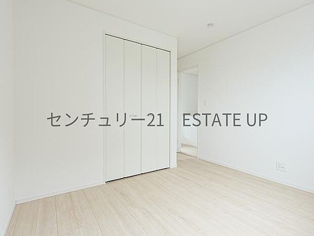 【洋室】クローゼットがあるのですぐに着替えができ便利です♪