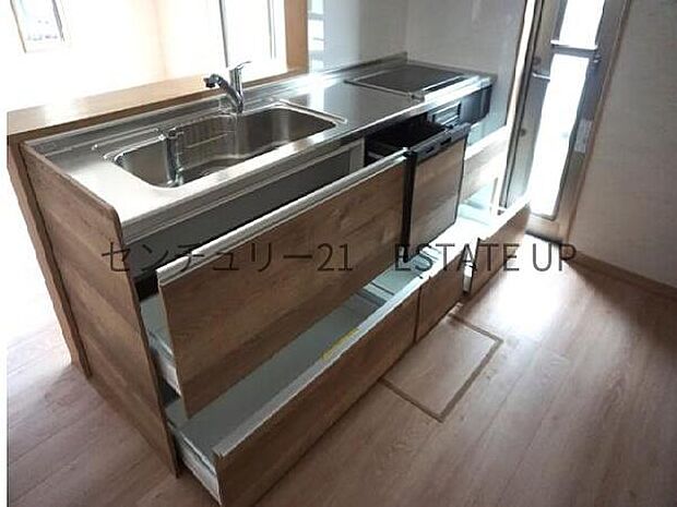 【キッチン】ゆとりの収納スペース