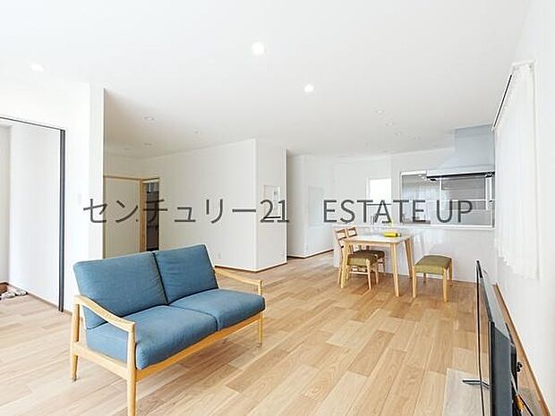 【リビング】お好きにアレンジして家具を置き、ご家族で安らげる癒しの空間をお作りいただけます。