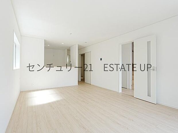 【リビング】お好きにアレンジして家具を置き、ご家族で安らげる癒しの空間をお作りいただけます。