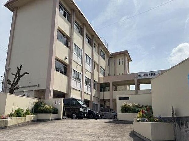 鹿児島市立桜丘西小学校まで713m、桜丘西小学校では、校訓「かしこく・やさしく・たくましく」を大切にしています。