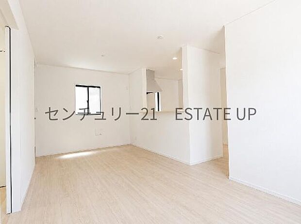 【リビング】お好きにアレンジして家具を置き、ご家族で安らげる癒しの空間をお作りいただけます。