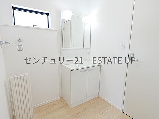 【洗面台・洗面所】スペースの広い洗面所が特徴♪