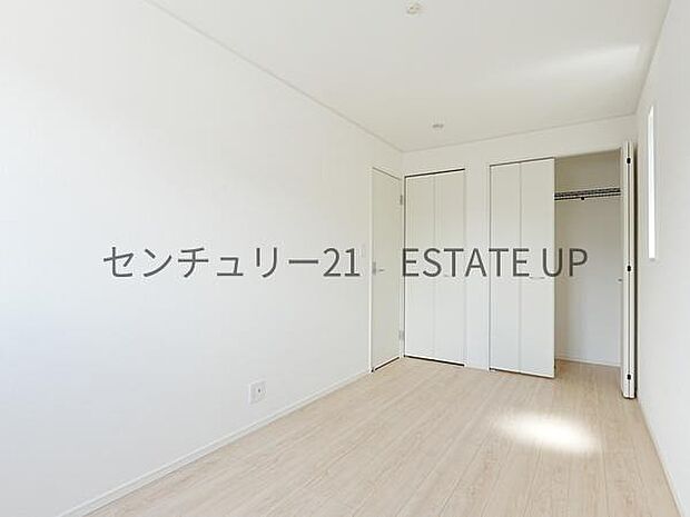 【洋室】クローゼットがあるのですぐに着替えができ便利です♪