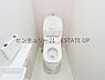 トイレ：【トイレ】トイレ内に手洗いスペースを完備で鏡も置いてオシャレに。