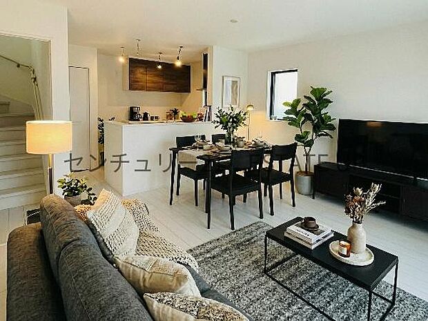 【リビング】お好きなインテリアなどを飾って、ご家族で安らげる癒しの空間をお作りいただけます。