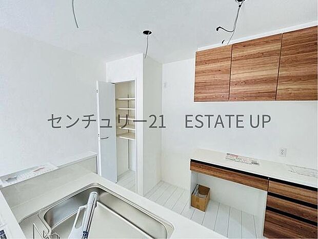 【キッチン】安全性の高い人気のIH。お子様も見守れる対面キッチンです。