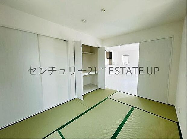 【和室】リビング横の和室は、思い切りお子様が遊べるキッズスペースにぴったり！