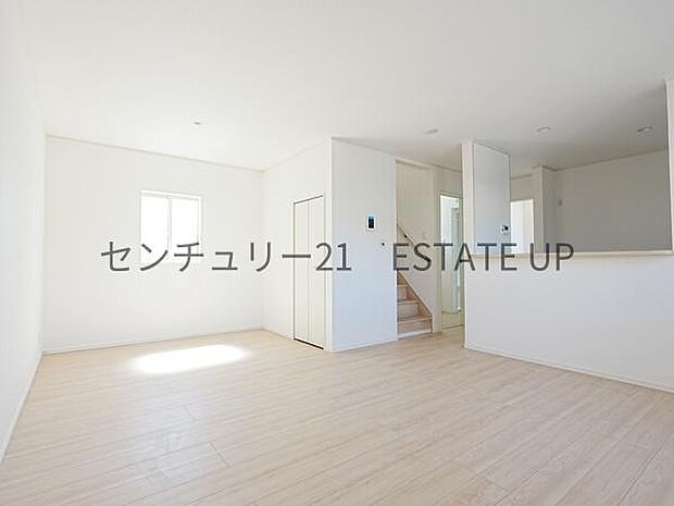 【リビング】お好きにアレンジして家具を置き、ご家族で安らげる癒しの空間をお作りいただけます。