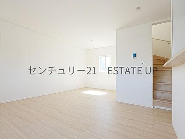 【リビング】リビングに階段がありご家族のコミュニケーションが増える住まいができます♪