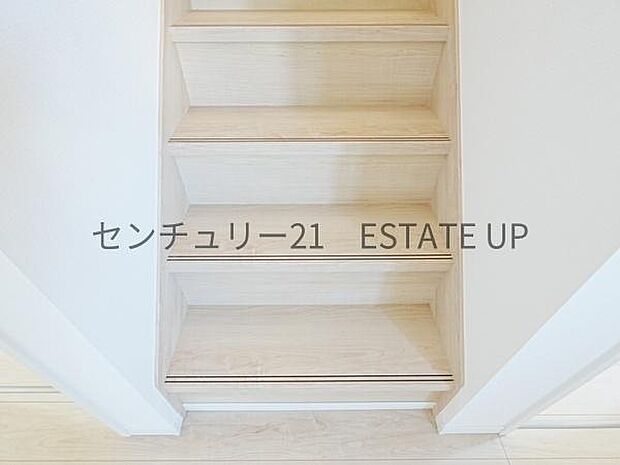 【階段】リビング階段なので家族のコミュニケーションが増えますね。