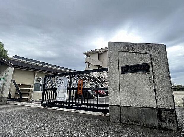 鹿児島市立皇徳寺中学校まで600m、皇徳寺中学校では、校訓「自主・敬愛・鍛錬」を大切にしています。