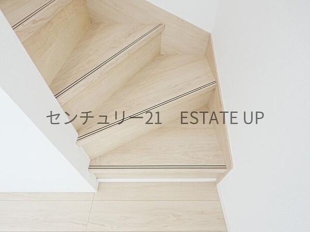 【階段】リビング階段なので家族のコミュニケーションが増えますね。