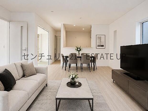 【リビング】リビング空間にキッチンがあり、みんなで食事を楽しめる空間。※ホームステージングしているイメージ図です。