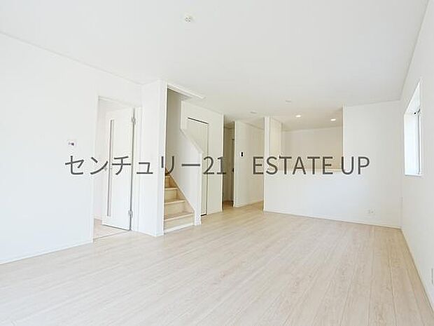 【リビング】お好きにアレンジして家具を置き、ご家族で安らげる癒しの空間をお作りいただけます。