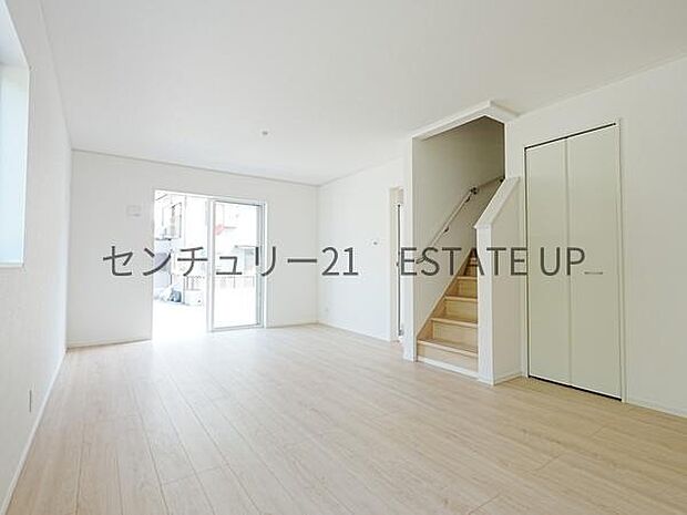 【リビング】リビングに階段がありご家族のコミュニケーションが増える住まいができます♪