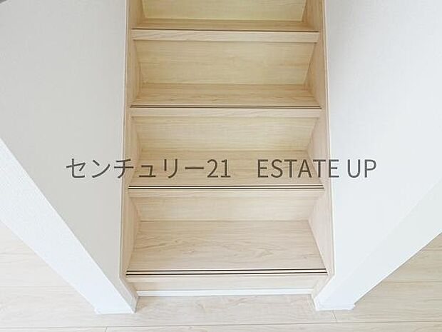 【階段】リビング階段なので家族のコミュニケーションが増えますね。