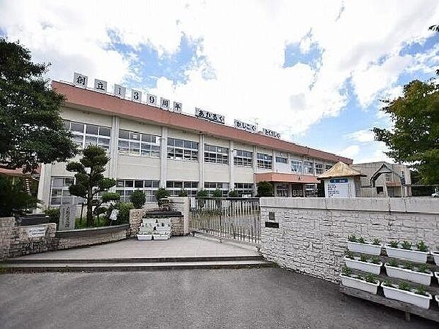 鹿児島市立石谷小学校まで203m、石谷小学校では、校訓「あかるく・かしこく・たくましく」を大切にしています。