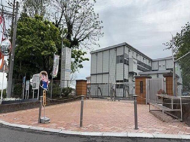 鹿児島市立吉野小学校まで1030m、鹿児島市立吉野小学校（校訓：誠実・思いやり・健やか）が身近にあり、心豊かで健やかな成長を育む教育環境が整っています。