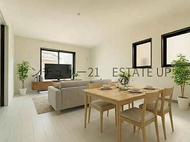 【リビング】大きな窓から明るい陽光が差し込み、ご家族皆様でゆったりとお過ごしいただけるリビングダイニングです。※ホームステージングしているイメージ図です。