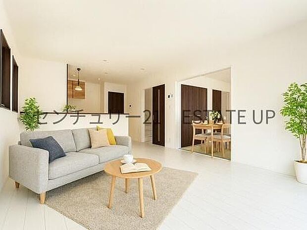 【リビング】心地いい光が差し込みます。過ごしやすいリビングで家族が快適な日々が送れます。※ホームステージングしているイメージ図です。