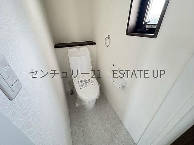 【トイレ】各階にトイレが付いているので、忙しい朝の時間帯にも安心。