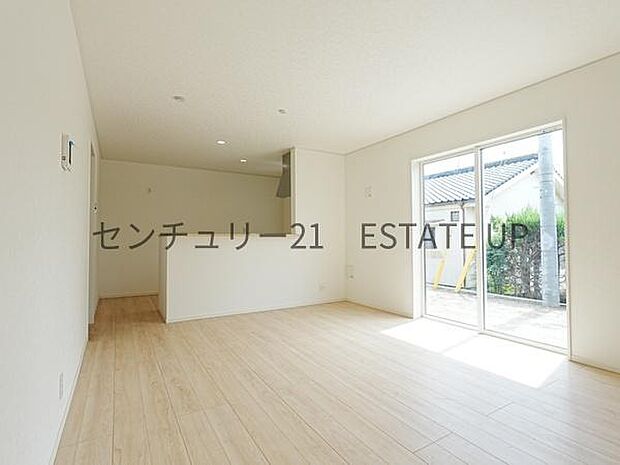 【リビング】お好きにアレンジして家具を置き、ご家族で安らげる癒しの空間をお作りいただけます。