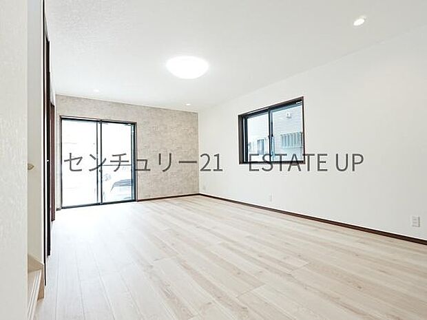 【リビング】リビングでご家族・来訪者、皆様でゆったりとお過ごしいただけます。