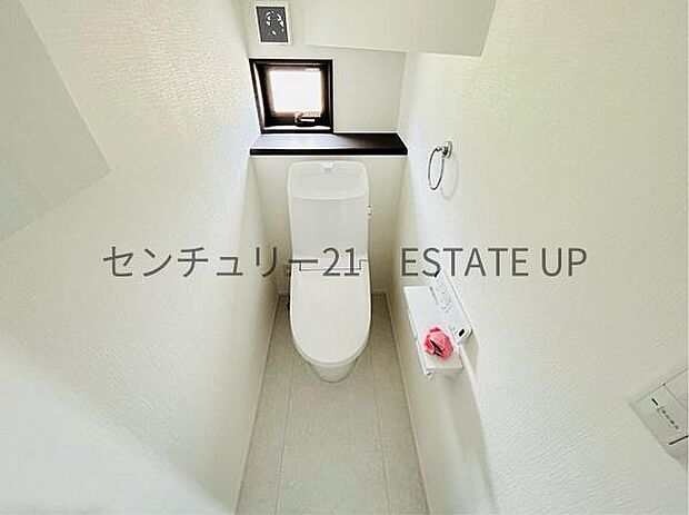 【トイレ】温水洗浄便座付きのトイレです。