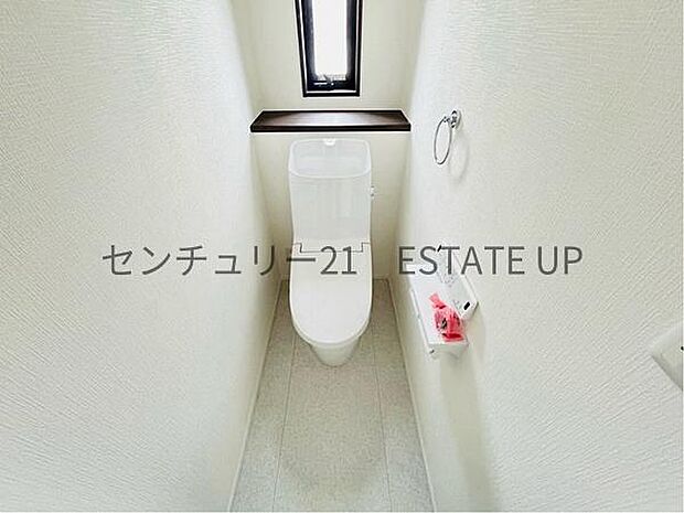 【トイレ】各階にトイレが付いているので、忙しい朝の時間帯にも安心。
